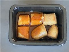 KK2 : CURRY-BRAADWORST 140gr met Curry-saus 12st/d